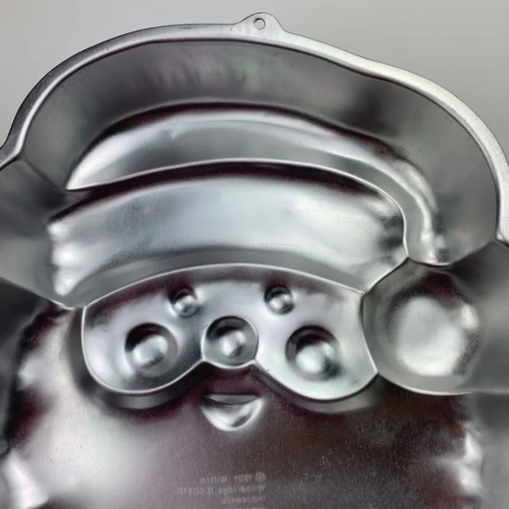 Wilton 1991 Santa cake pan - Picture 10 of 12